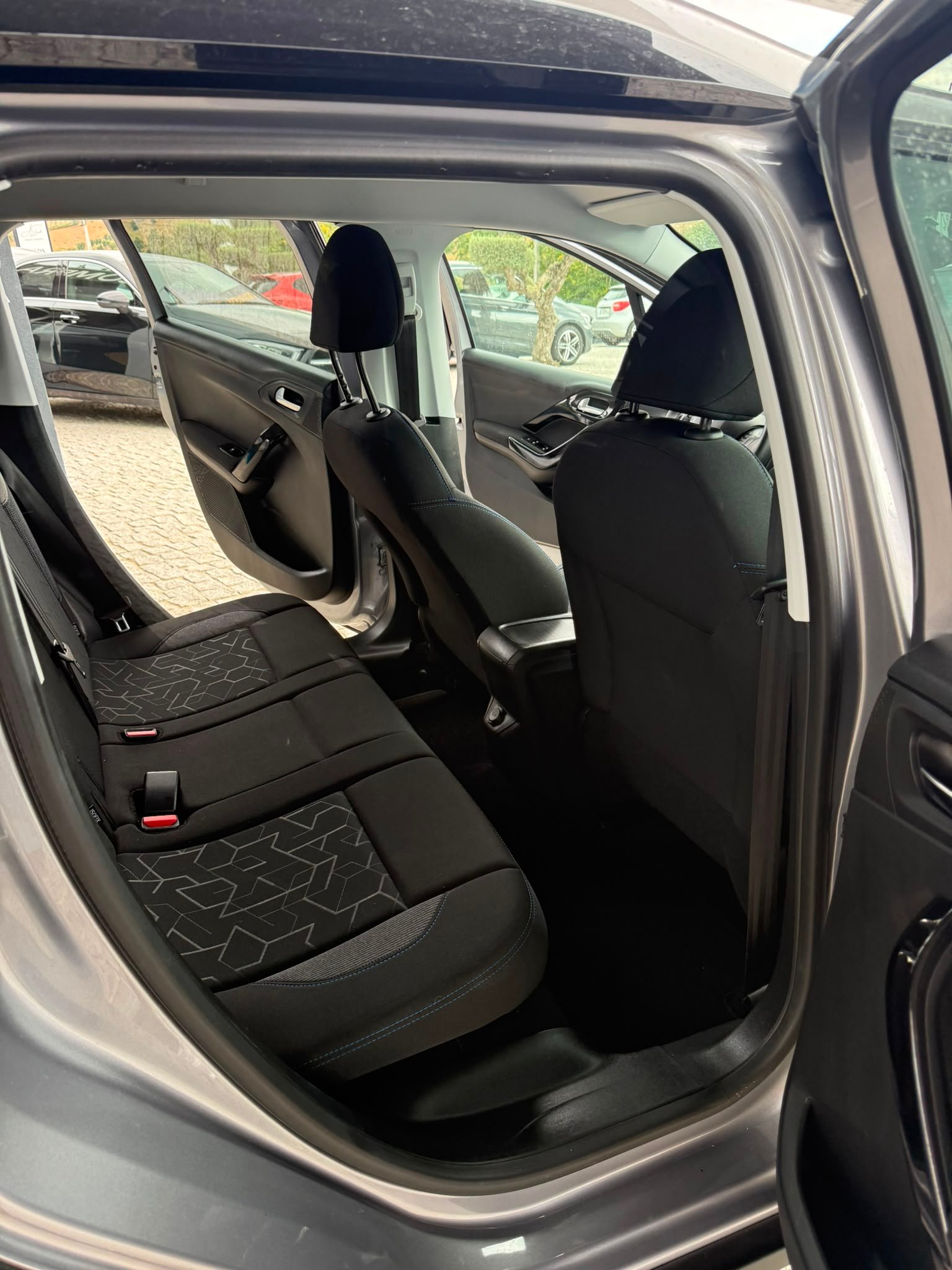 
								PEUGEOT 2008 2019 completo									