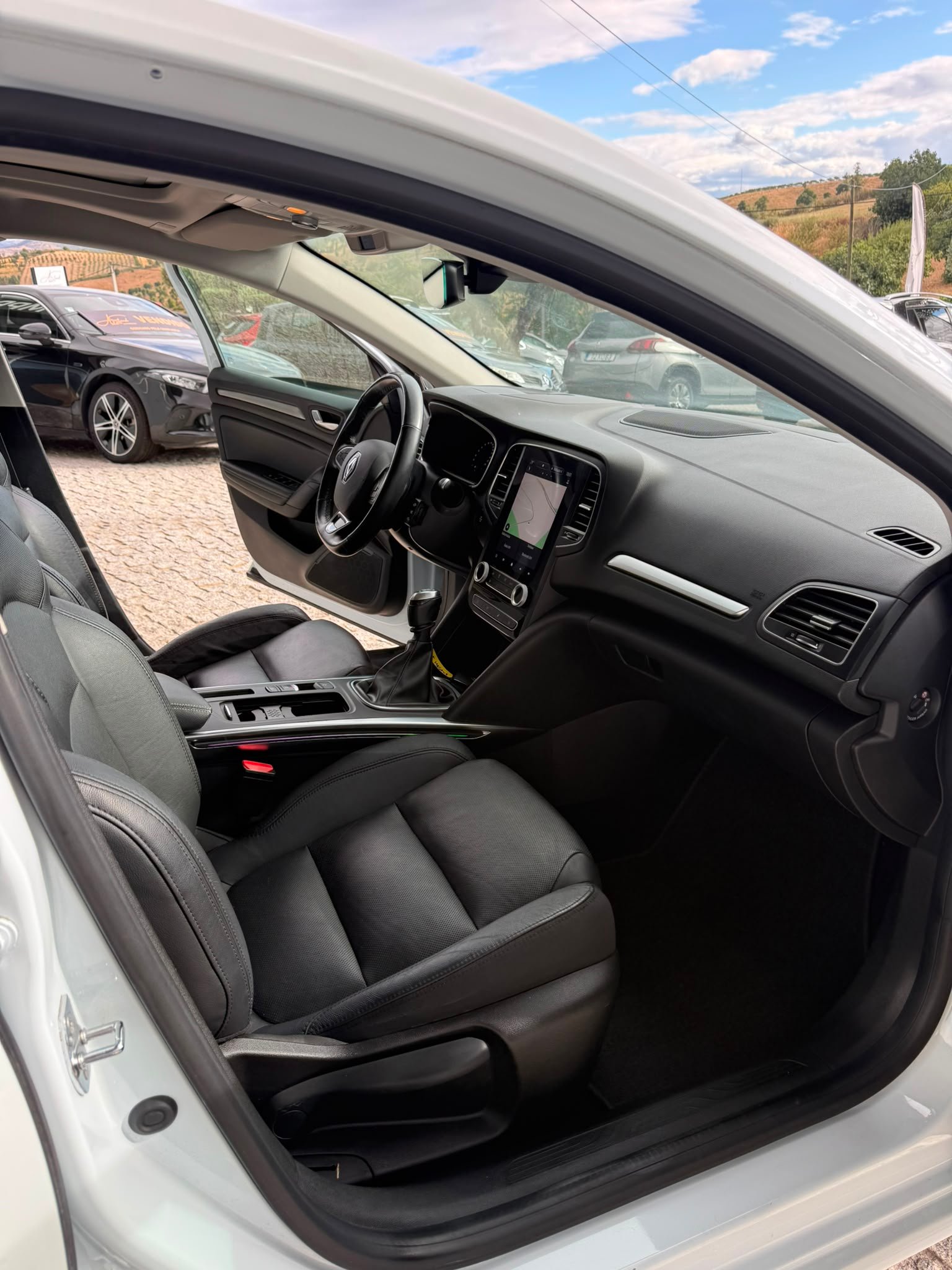 
								RENAULT MEGANE 2021 completo									