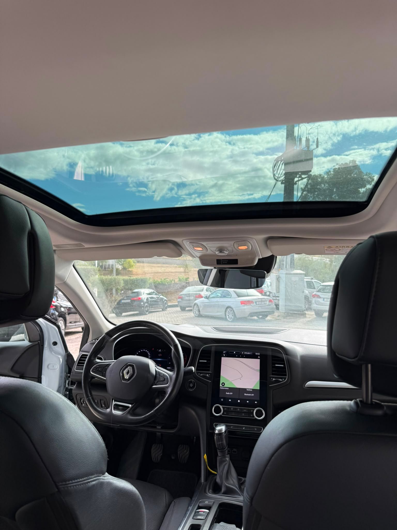 
								RENAULT MEGANE 2021 completo									