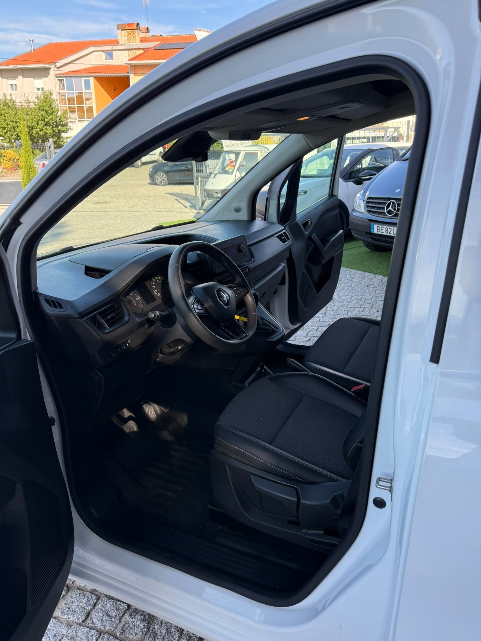 
								RENAULT KANGOO 2022 completo									