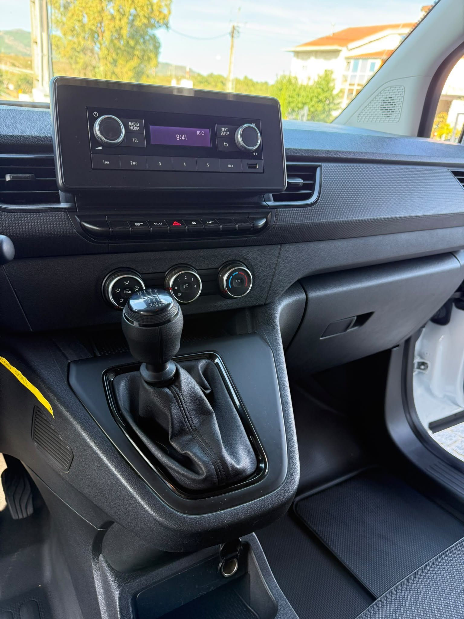 
								RENAULT KANGOO 2022 completo									