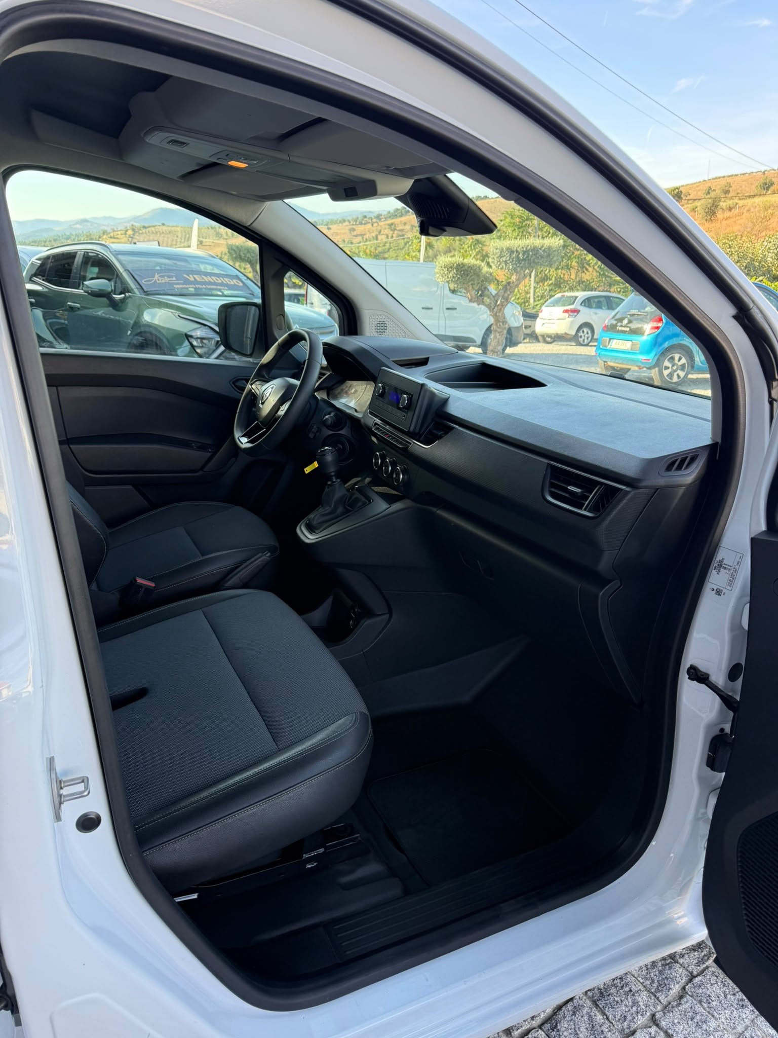 
								RENAULT KANGOO 2022 completo									