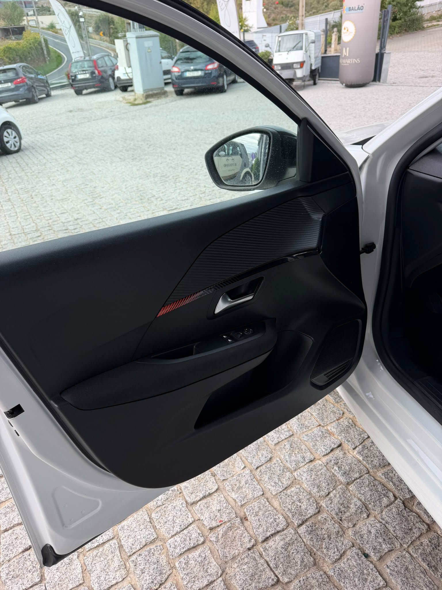 
								PEUGEOT 208 2022 completo									