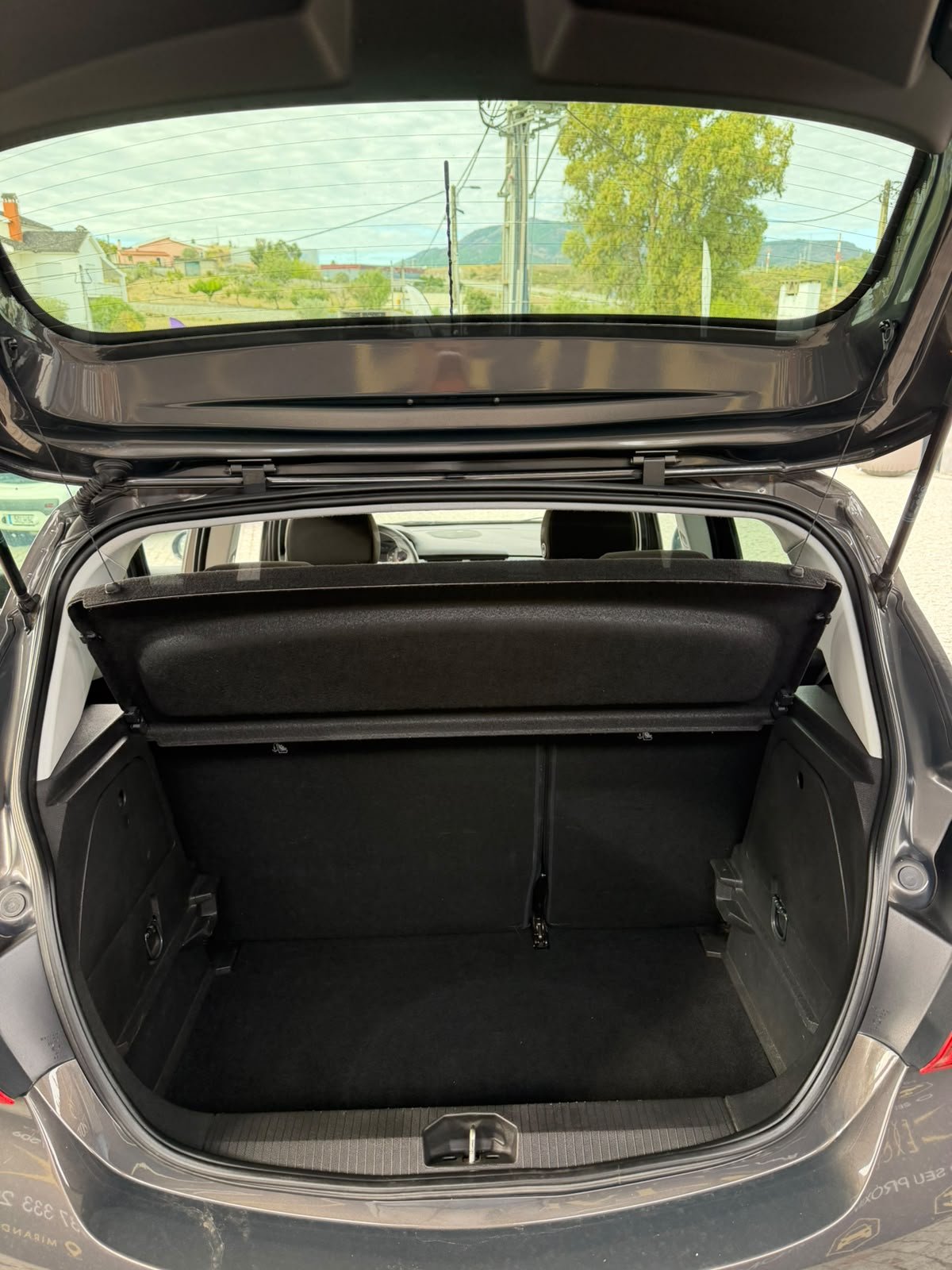 
								OPEL CORSA E 2015 completo									
