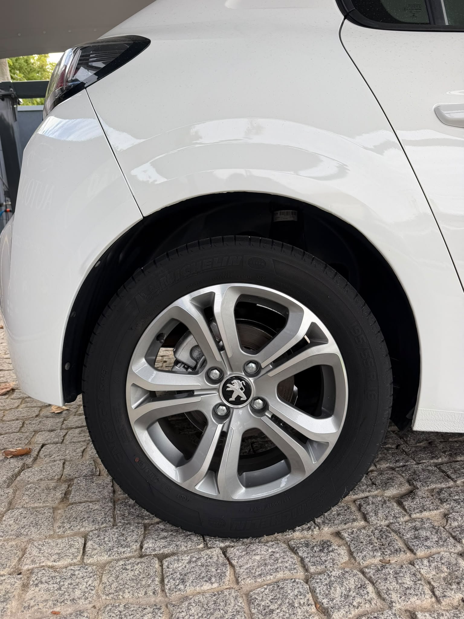 
								PEUGEOT 208 2022 completo									