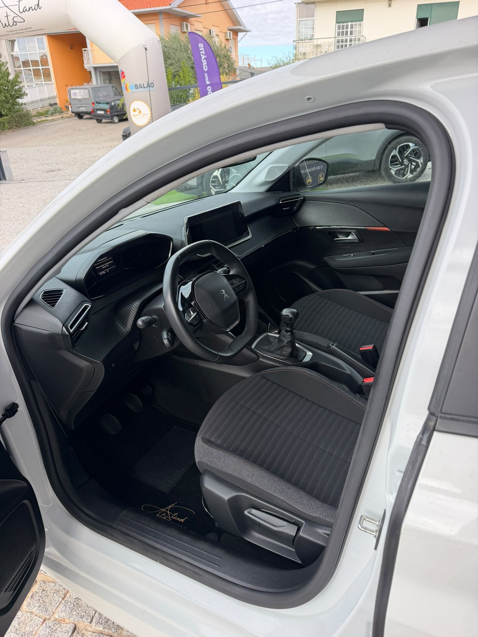 
								PEUGEOT 208 2022 completo									