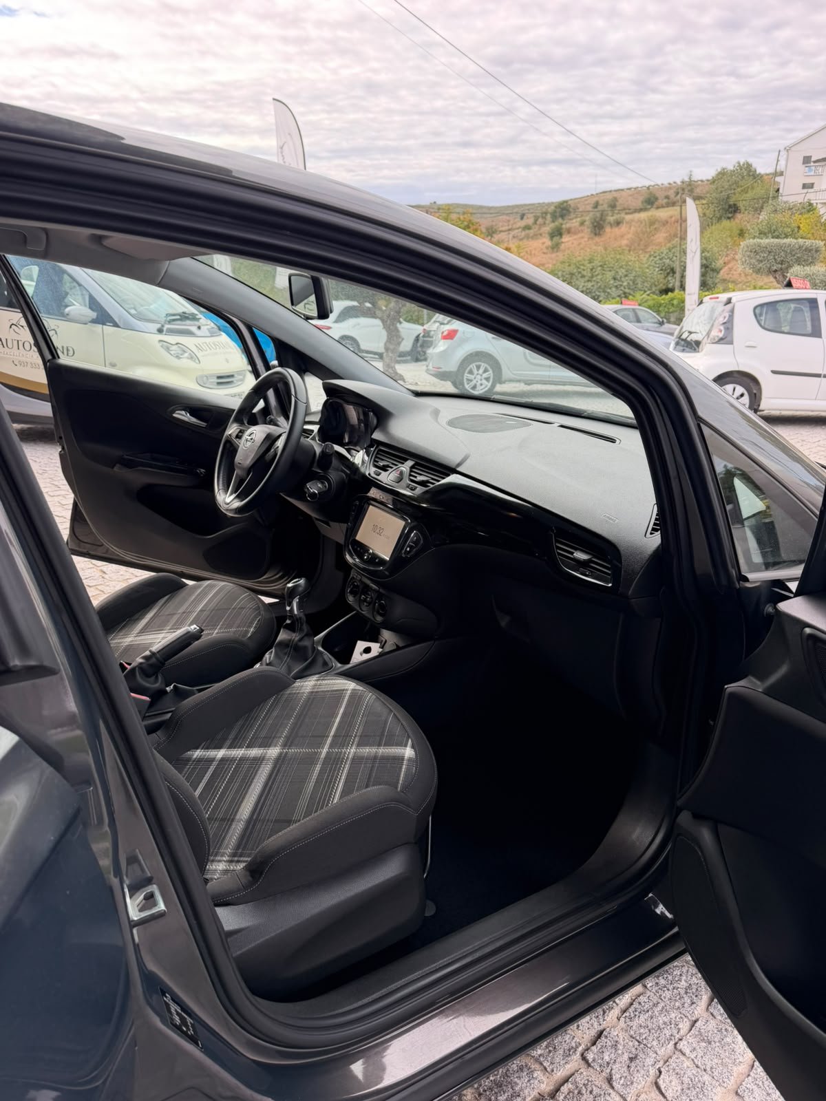 
								OPEL CORSA E 2015 completo									