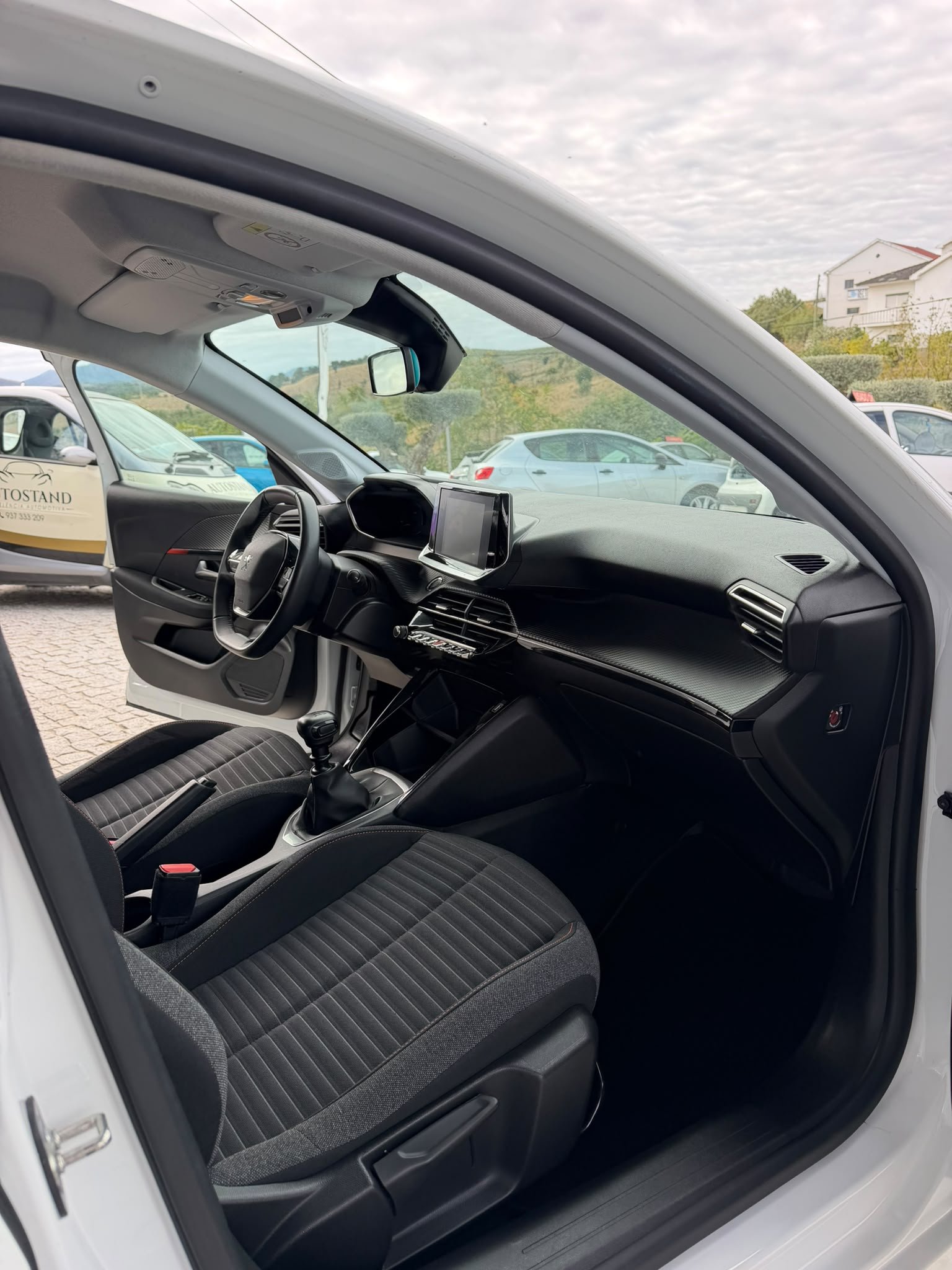 
								PEUGEOT 208 2022 completo									