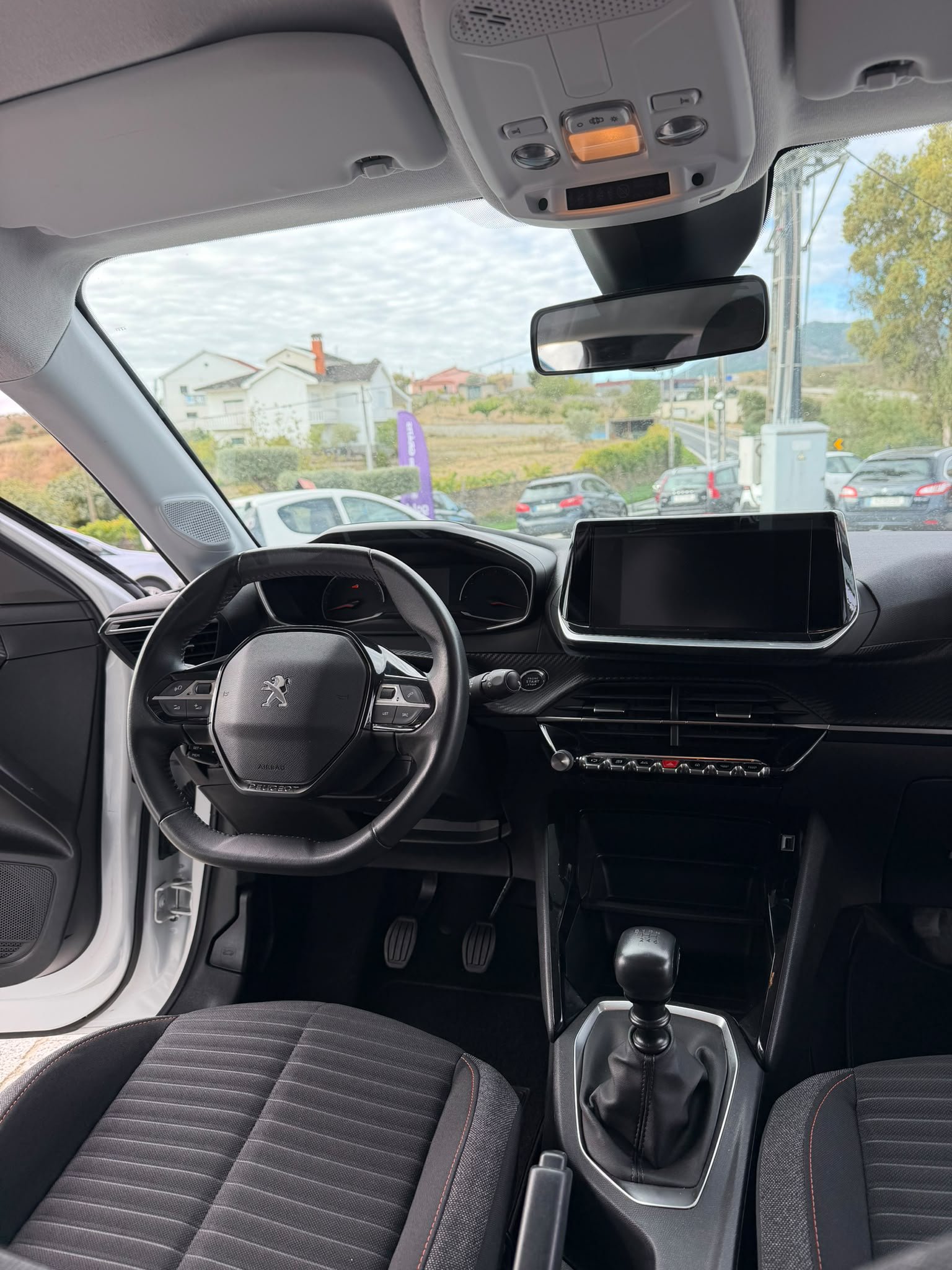 
								PEUGEOT 208 2022 completo									