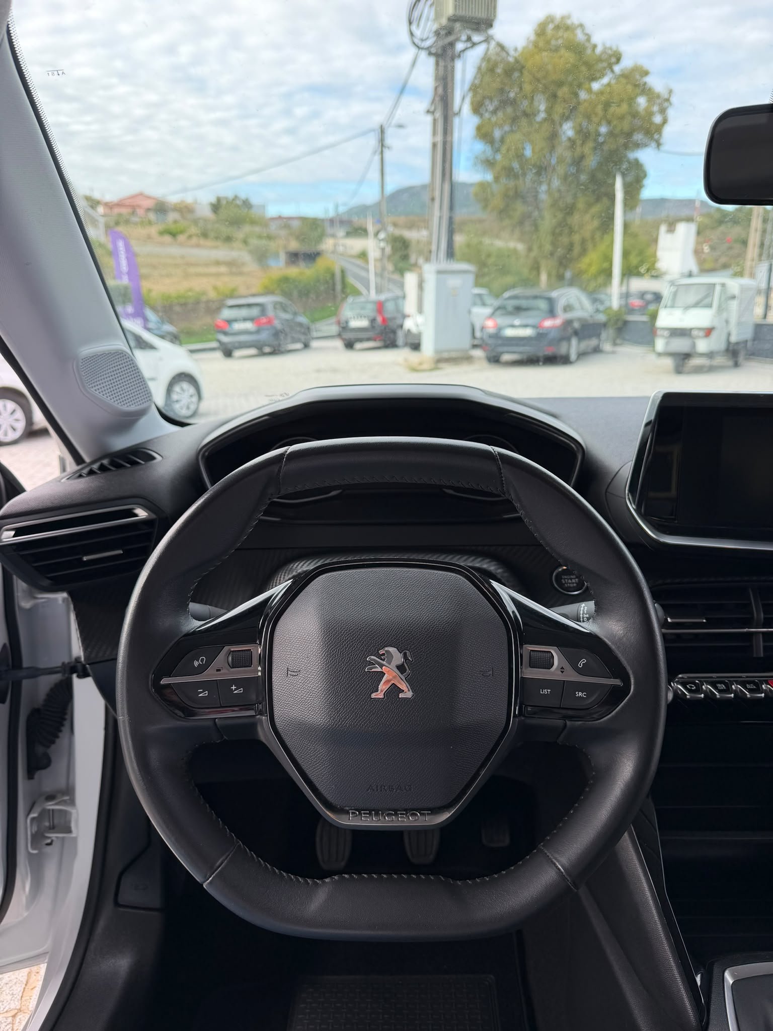 
								PEUGEOT 208 2022 completo									